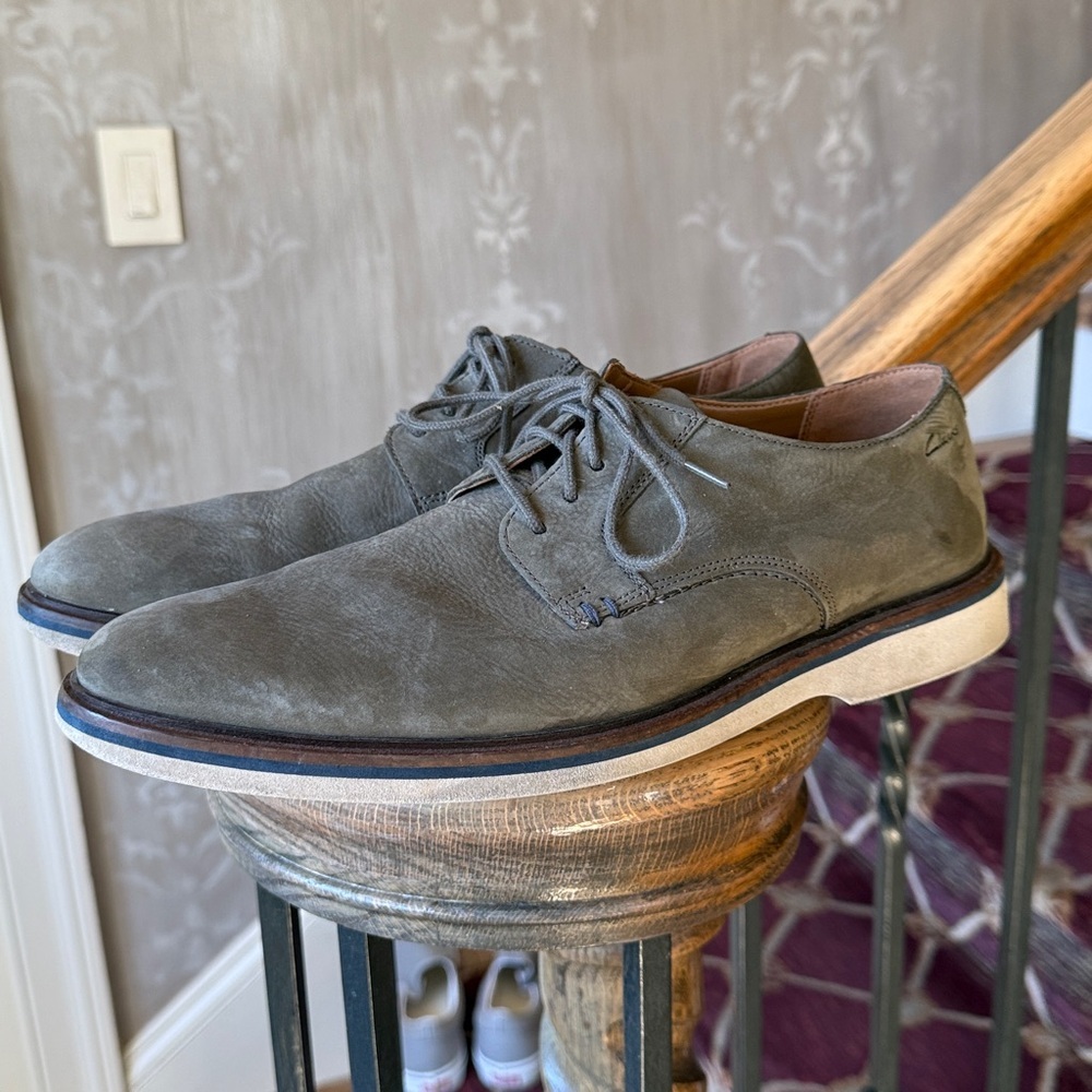 CLARKS MALWOOD men’s olive green slip on lace up suede shoe size 9 1/2 W - Picture 10 of 11